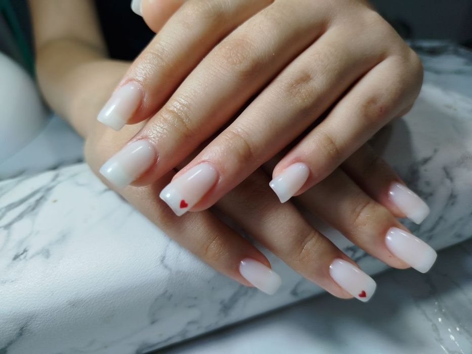 Маникюр/педикюр наращивание ногтей