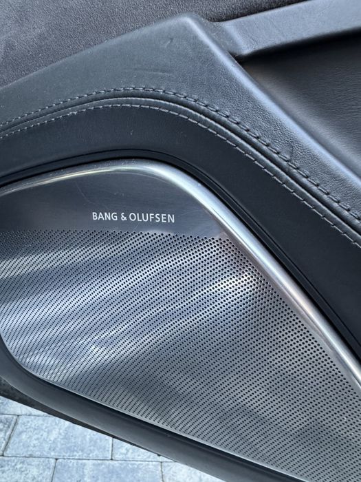 Audi A8 L   President