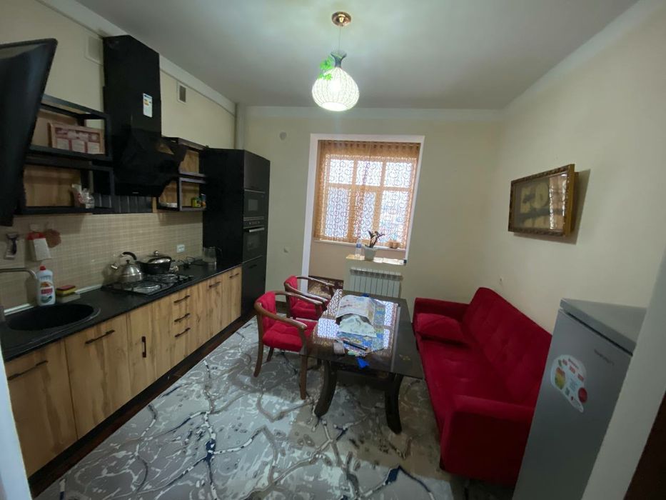 Базардын касында Ш Рашидов кошеде таза керпич дом сатылады 3 комната