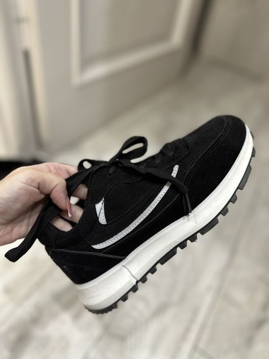 Продам зимние кроссовки