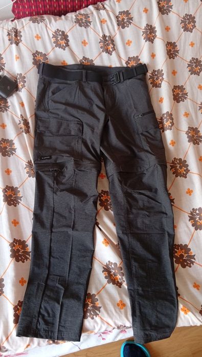 Pantaloni drumeție