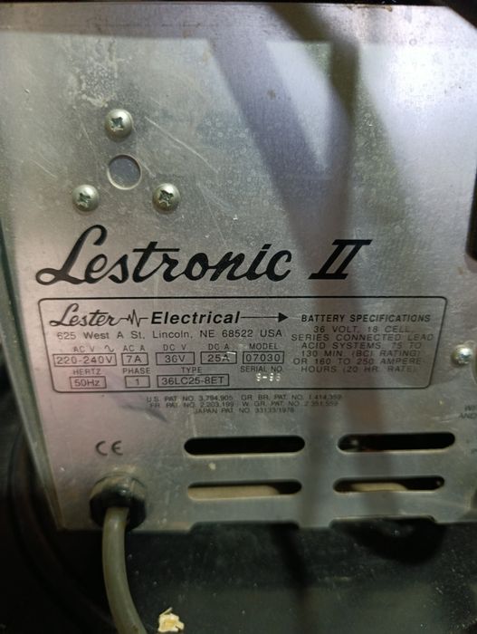 Индустриално зарядно за акумулатори Lesteronic II – 36V Електрокар