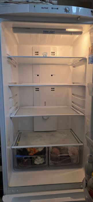 Продам холодильник indesit