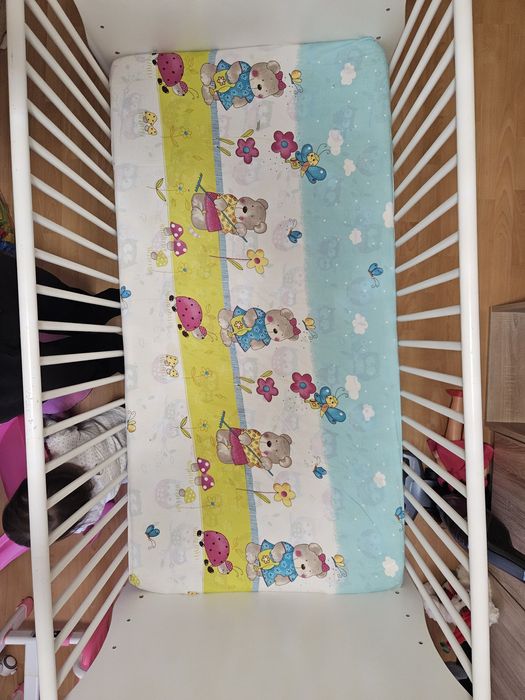 Patut copil cu balansoar se face pat junior cu saltea si lenjerie