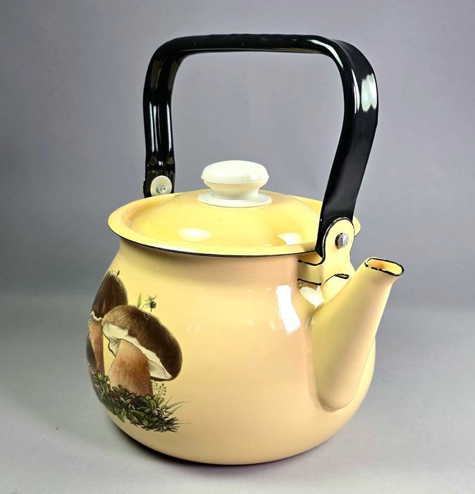 Емайлирана Чайник