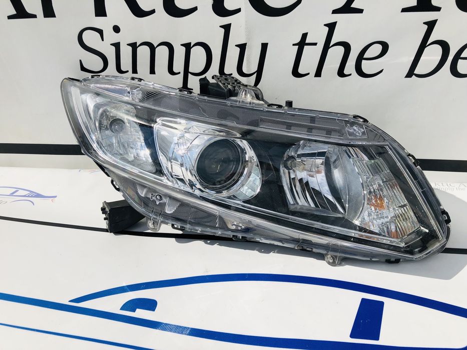 Far dreapta xenon Honda Civic Sedan după 2012