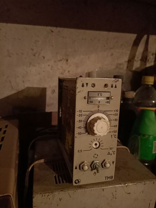 Продаю  вольтметр