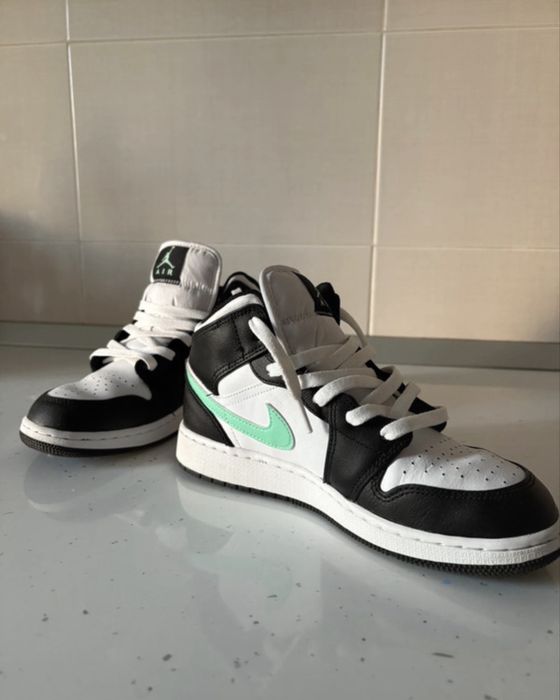 Adidasi jordan 1mid