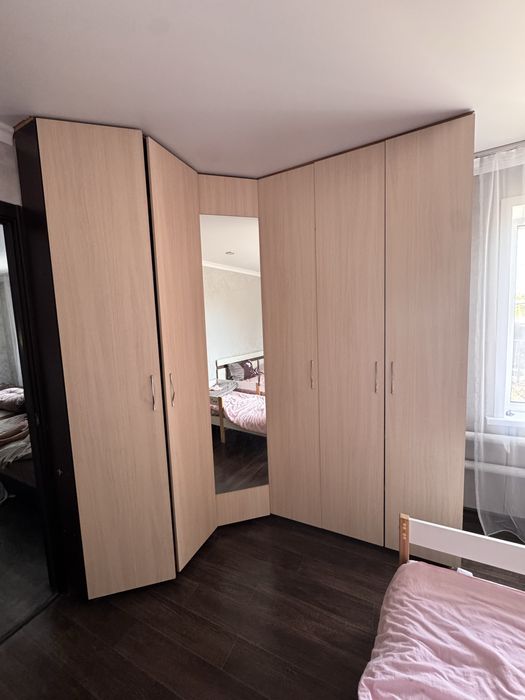 Срочно Продам угловой шкаф