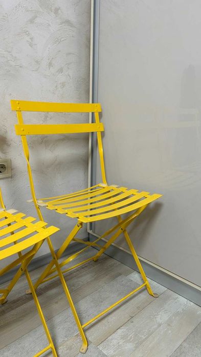 Продавам сгъваем стол - 2 бр.