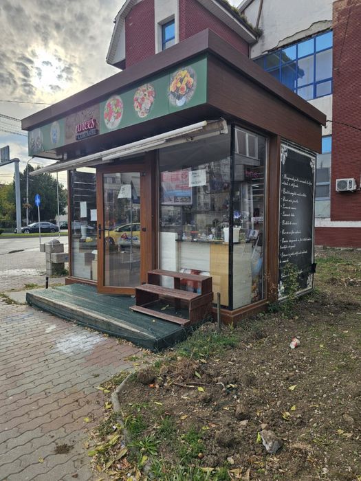 Vand spatiu comercial/toneta de flori