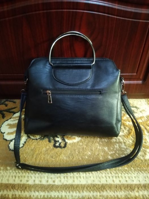 Сумка с металлическими ручками