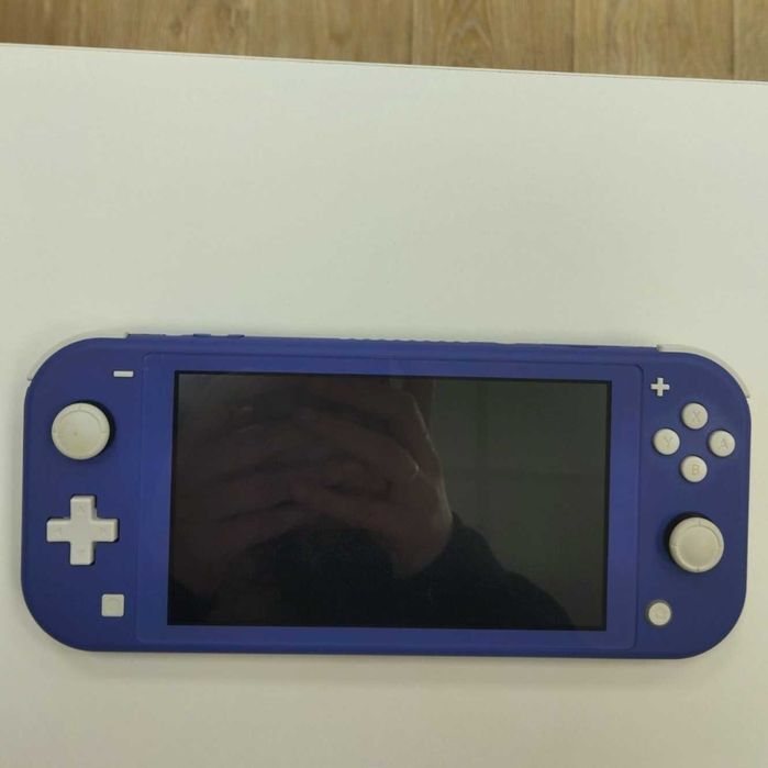 Конзола Nintendo Switch Lite HDH-001 – идеално състояние