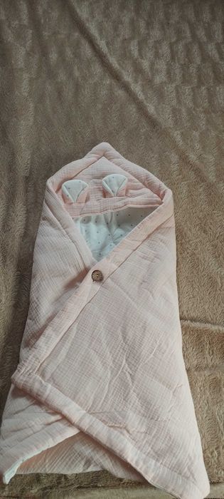 Продаю уголок  на выписку для девочки