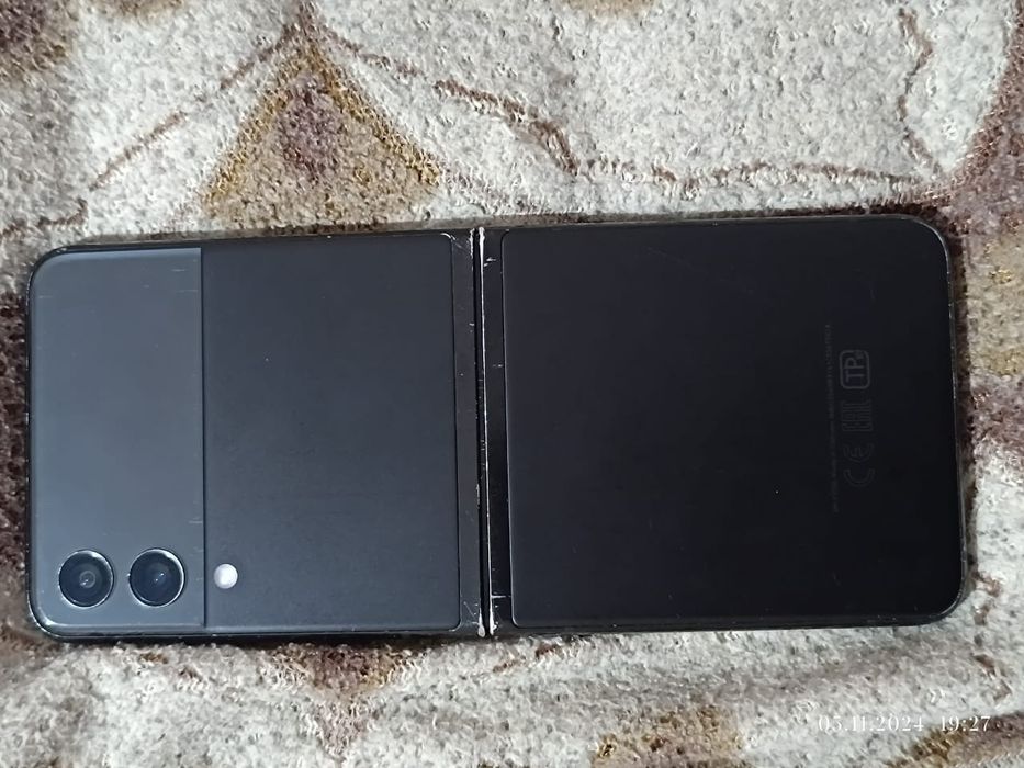 Samsung galaxy Z flip-3 5G