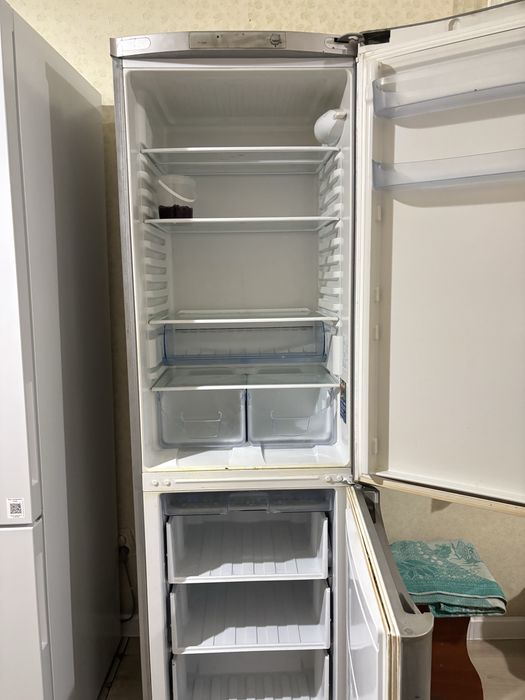 Холодильник Indesit