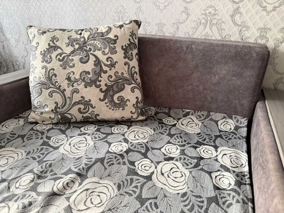 Продам мебель. Диван и большое кресло
