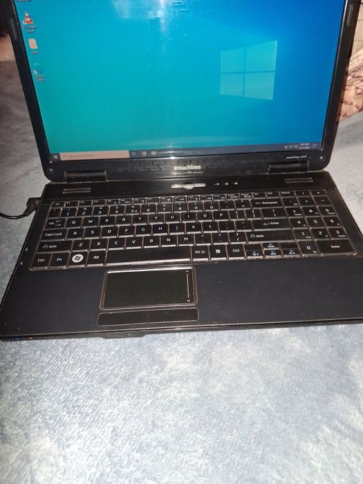 Laptop Emachines.