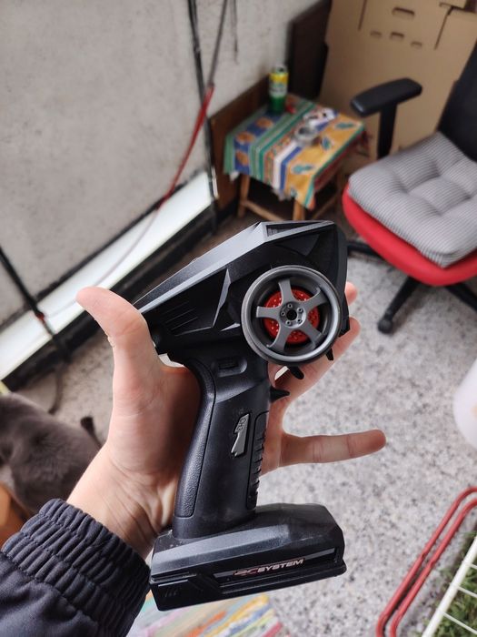 Продавам rc количка с дистанционно