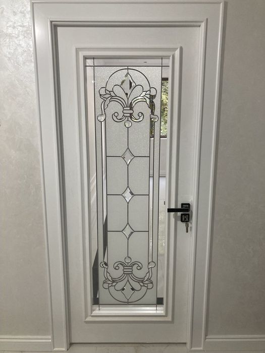 Межкомнатные МДФ двери. Неоклассика. Двери с стеклом