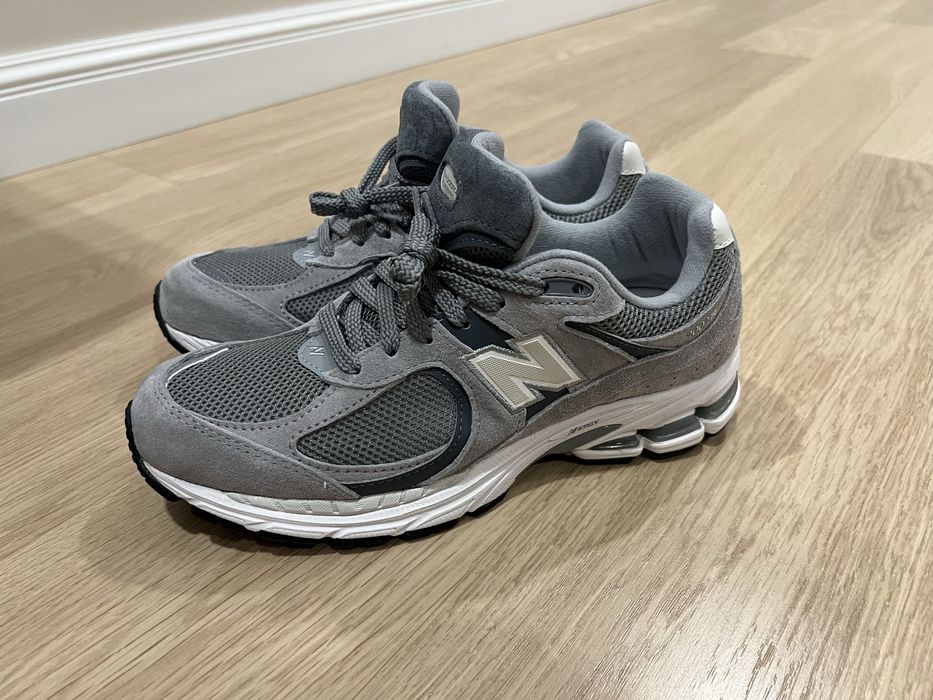 New Balance 2002R
