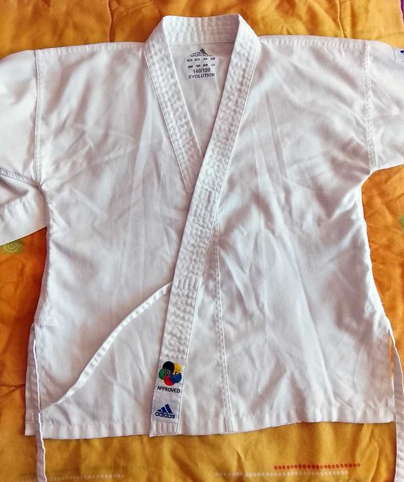 Кимоно за карате Adidas Evolution, WKF одобрено за състезания, размер - 140-150
