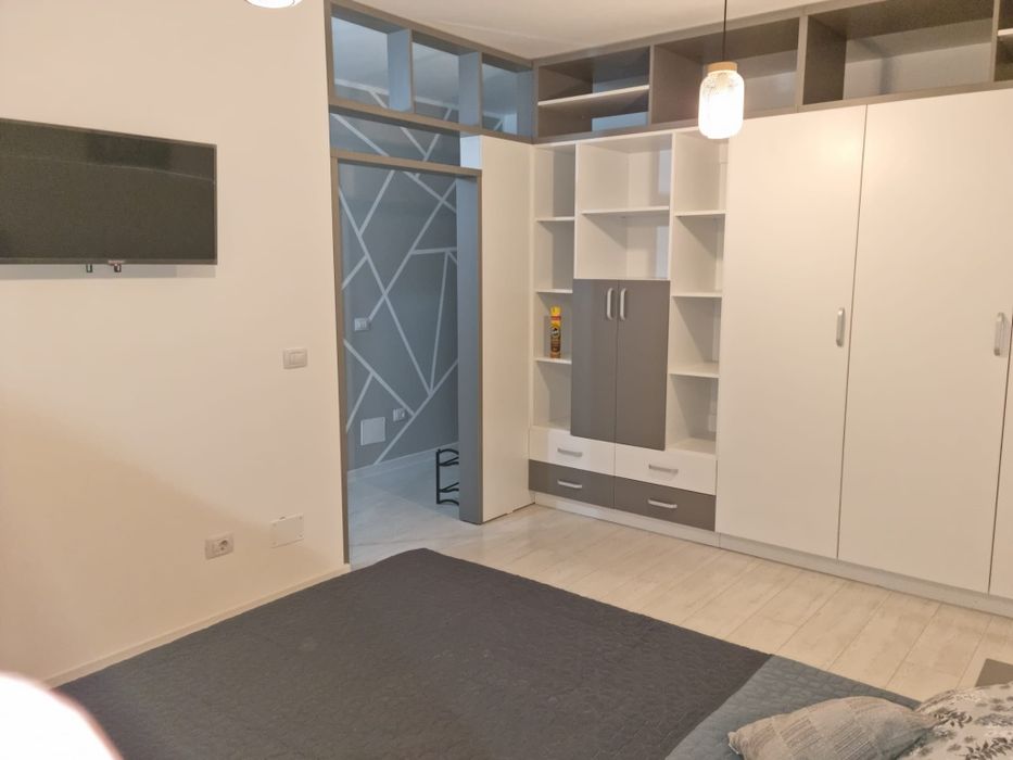 Închiriez garsoniera