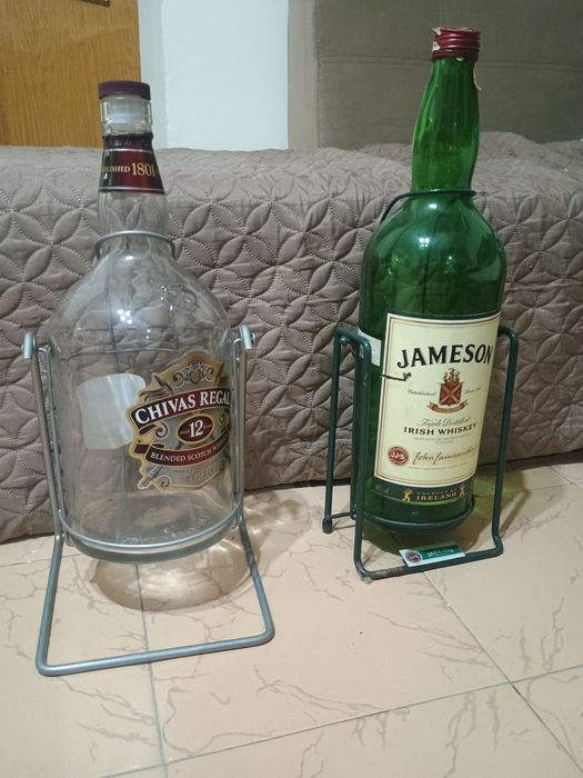 Шишета стъклени на стойка