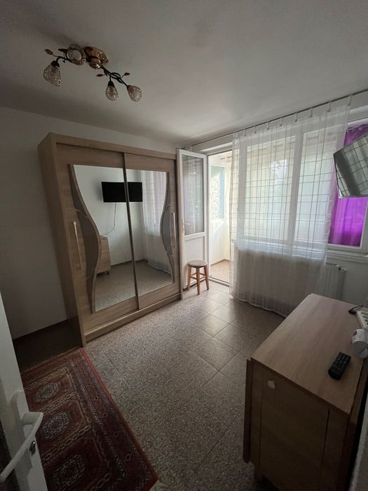 Închiriez apartament 2 camere, zona 9 mai