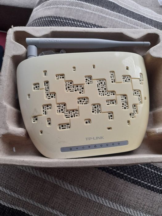 Клавиатура с мышкой, роутер