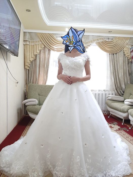 Продается платья свадебные