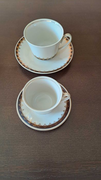 50части,лек,красив сервиз за хранене,за кафе и чай от порцелан "Китка"