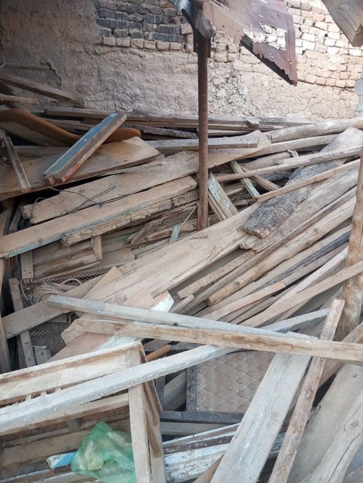 Qurilish mollari eski yoğoch taxtalar