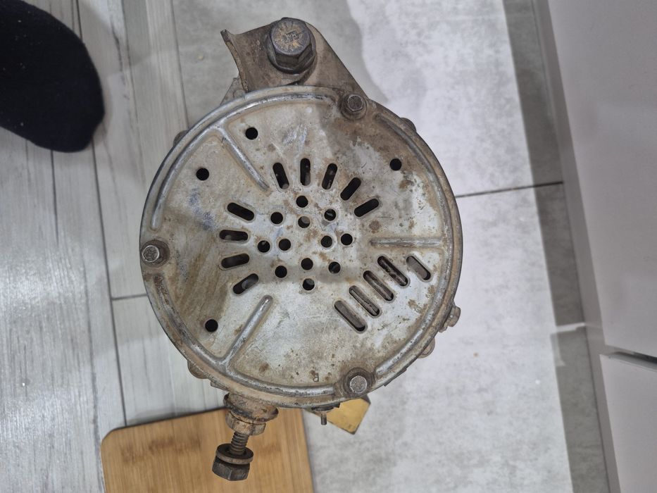 Генератор катапиллер.24 в.