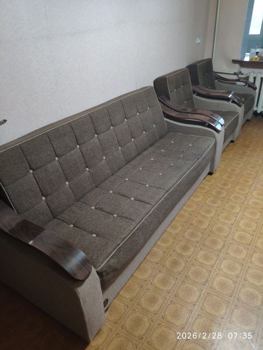 Продам диван и 2 кресла Б/У.