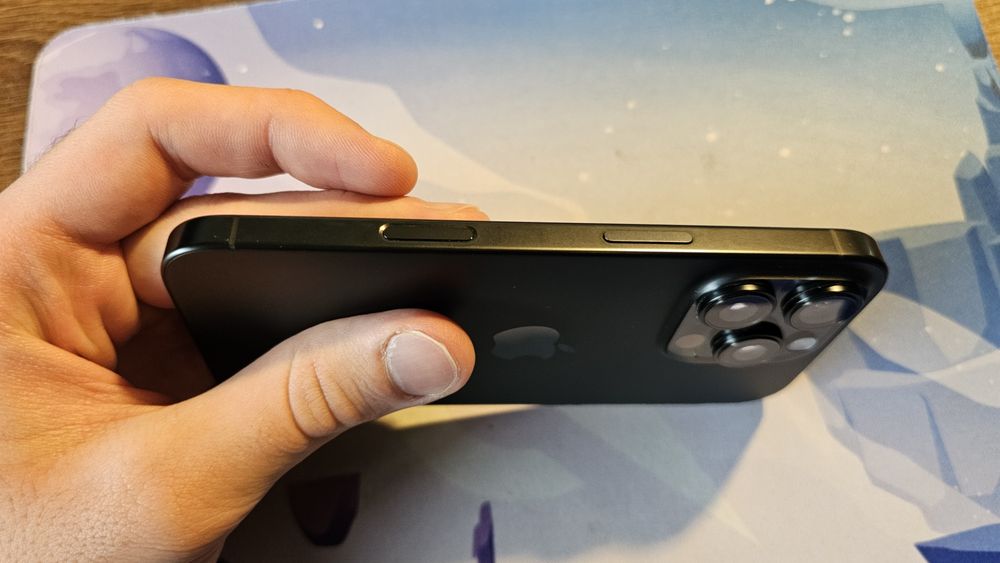 iPhone 16 pro black 1Tb impecabil.