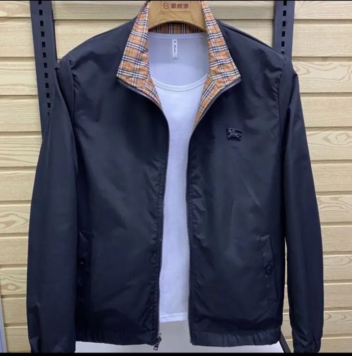 Продается ветровка мужская