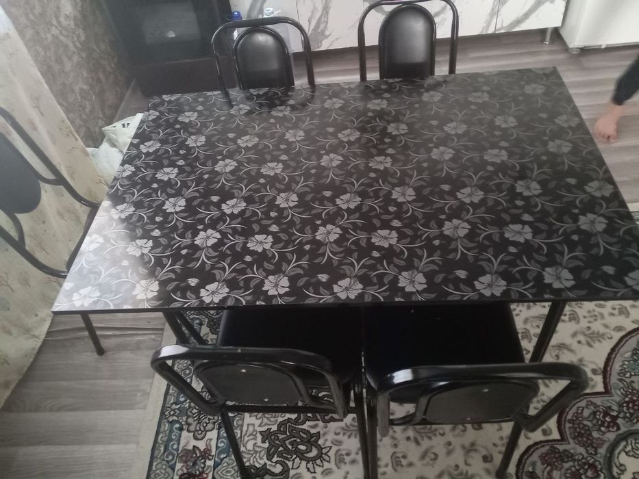 Стол стул сотилади срочно