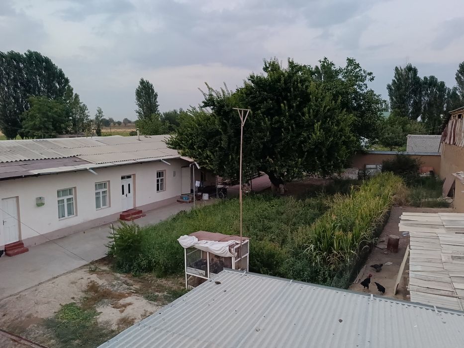 Uy sotiladi 10 sotix