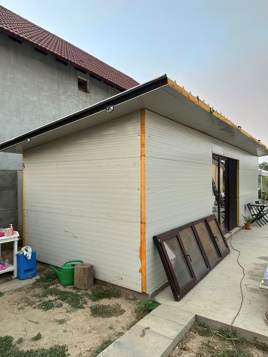 Vand constructie din fier cu panouri