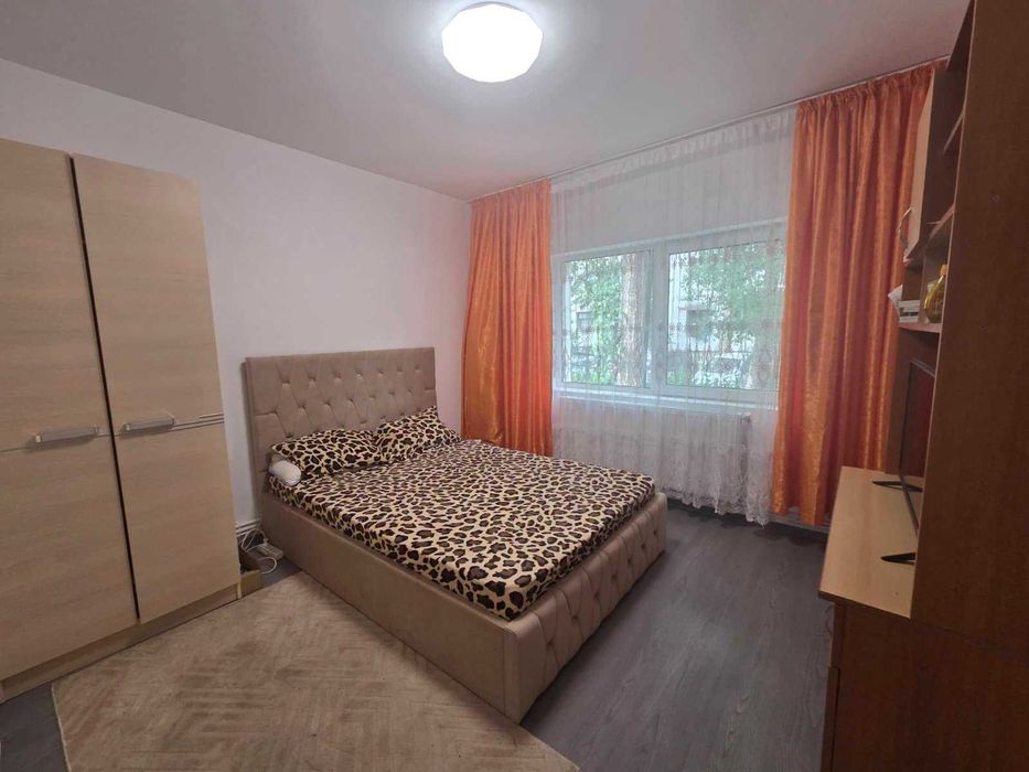 Apartament cu 3 camere decomandat