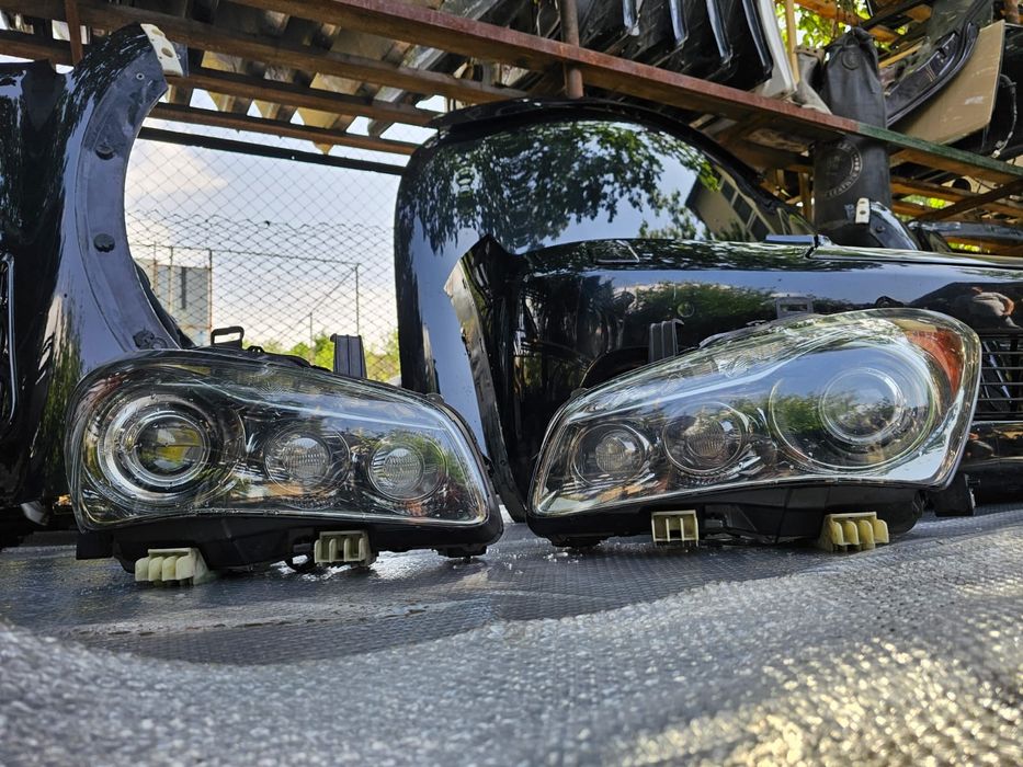 Передние фары Infiniti Qx56 2010