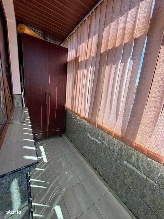 De vanzare apartament cu 2 camere, renovat complet, izolat, mobilat