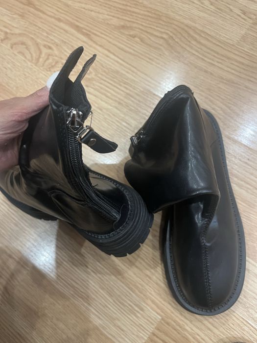 Продам осенние женские ботинки