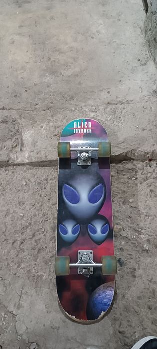 Placă skateboard cu leduri pe roți