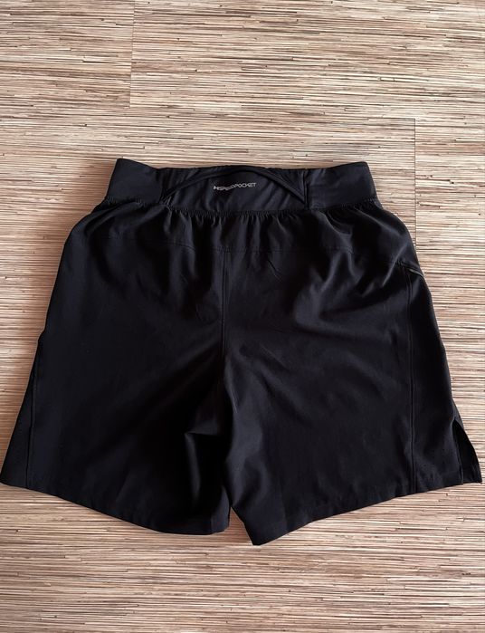 Спортни къси гащи Under Armour