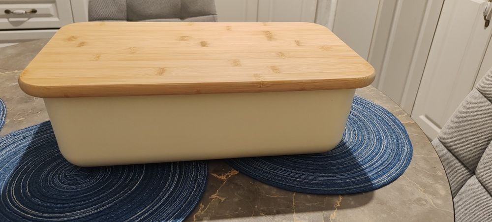 Хлебница продаю новая