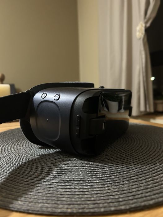 Gear VR (Powered by Oculus Quest)
