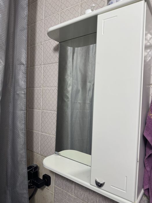 Продам зеркало со шкафом в ванну