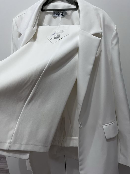 Продам костюм новый